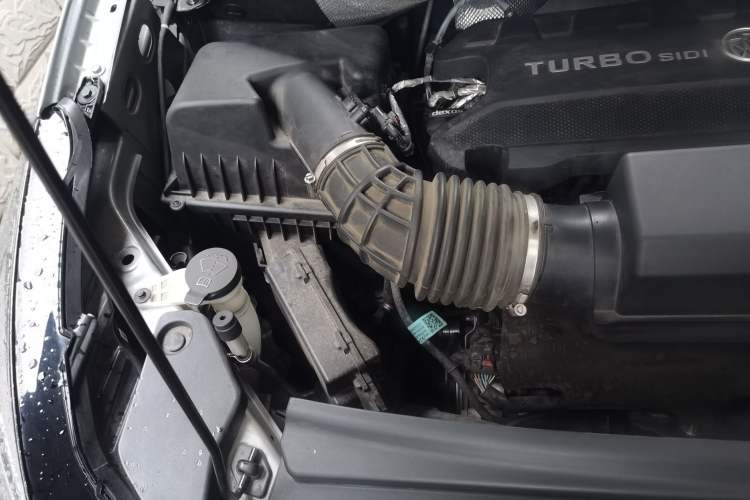Used Buick GL8 2023 Facelifted Land Cruiser Executive Luxury Version Engine Bay Right