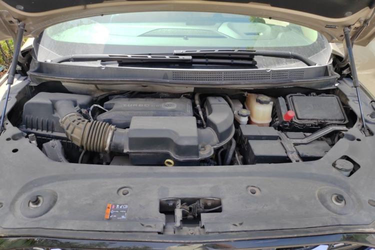 Used Buick GL8 2023 ES Lu Zun Deluxe Model Engine Bay