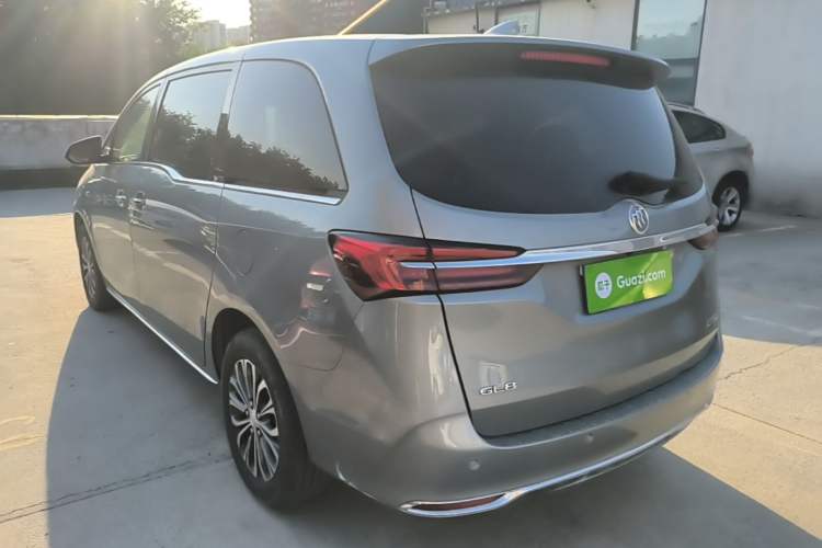 Used Buick GL8 2023 Facelifted Land Cruiser Executive Luxury Version Exterior 2