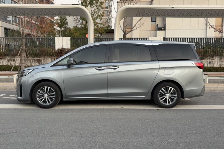 Used Buick GL8 2023 ES Lu Zun Deluxe Model Exterior 9