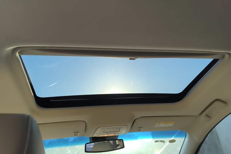Used Buick GL8 2023 Facelifted Land Cruiser Executive Luxury Version Headliner
