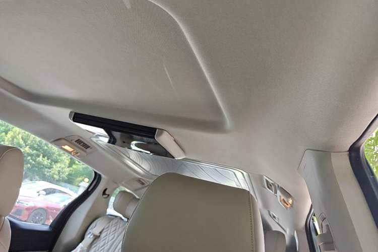 Used Buick GL8 2023 Land Executive Class Comfort Model Headliner
