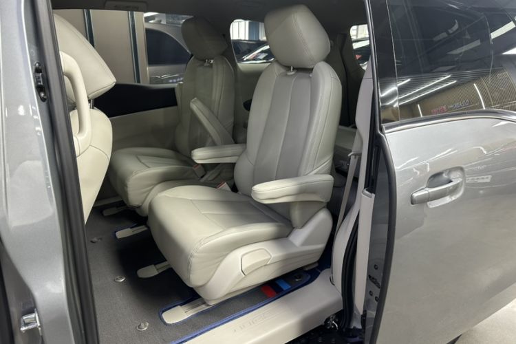 Used Buick GL8 2023 Land Executive Class Comfort Model Interior 1