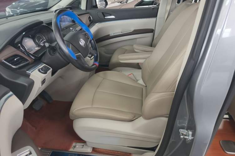 Used Buick GL8 2023 Land Executive Class Comfort Model Left Front Seat