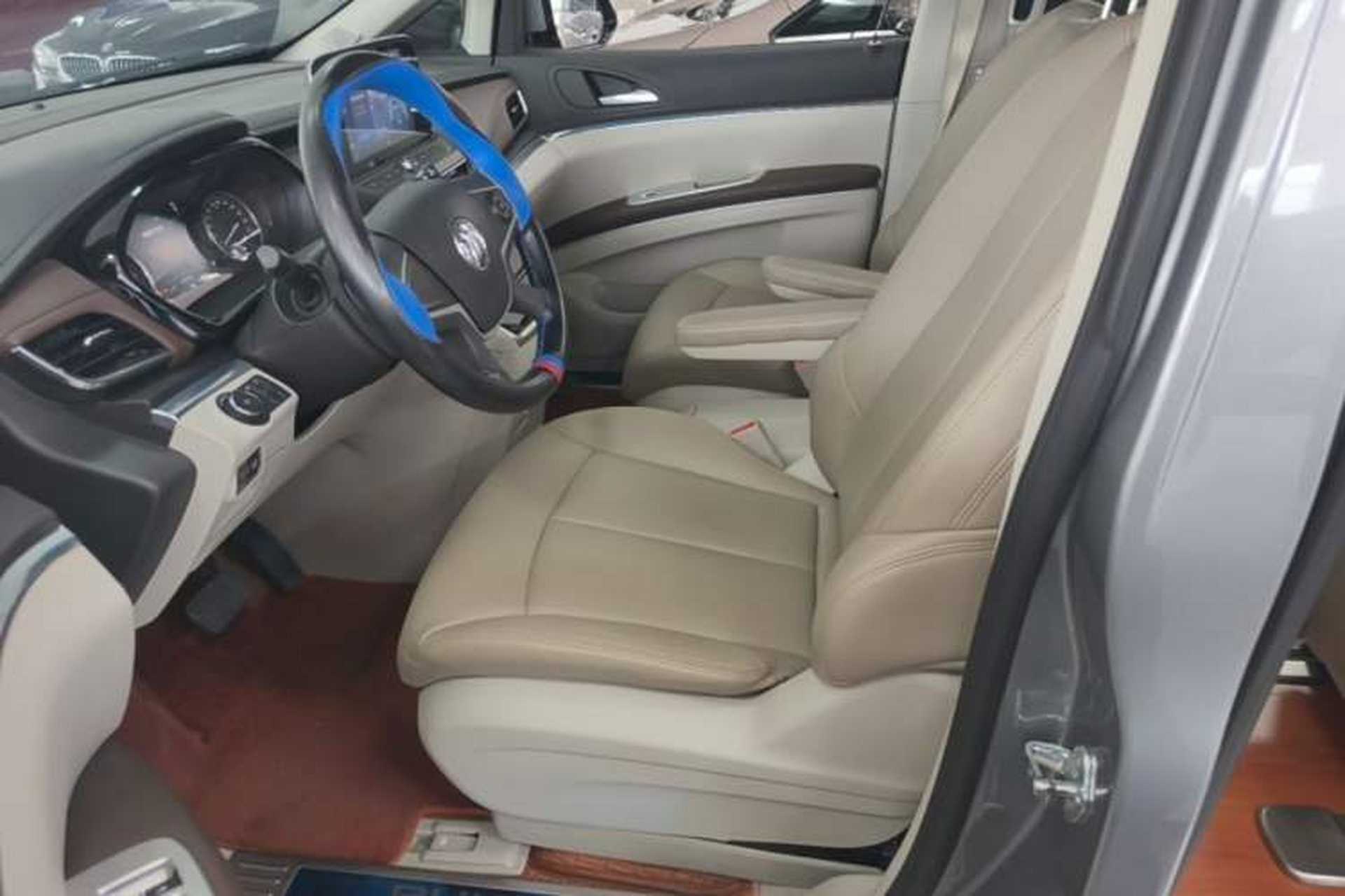 Used Buick GL8 2023 Land Executive Class Comfort Model Left Front Seat