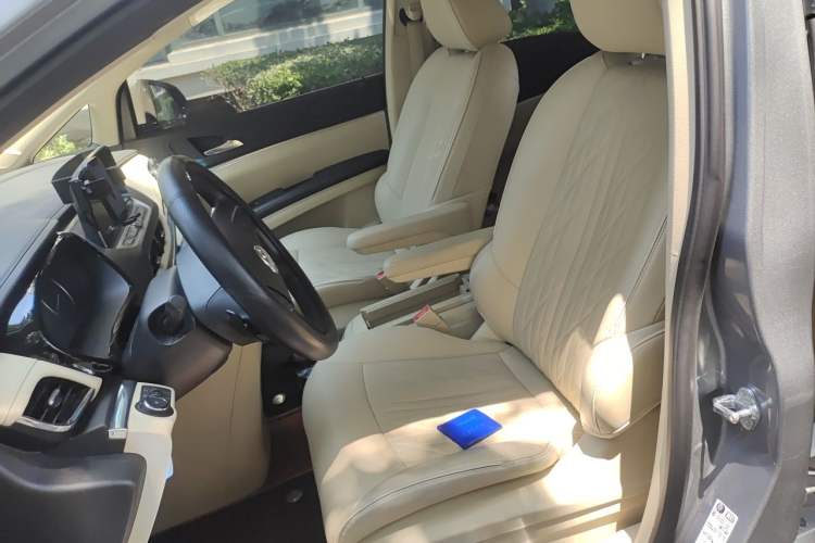 Used Buick GL8 2023 Facelifted Land Cruiser Executive Luxury Version Left Front Seat