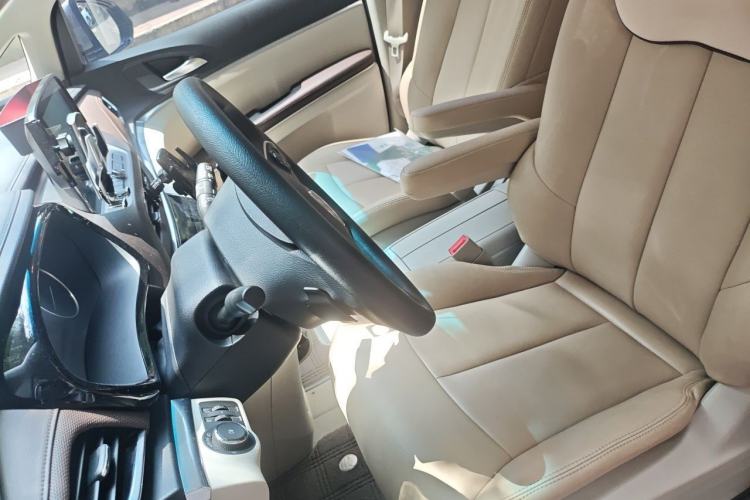 Used Buick GL8 2023 Land Executive Class Comfort Model Left Front Seat