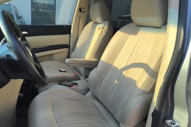 Used Buick GL8 2023 Facelifted Land Cruiser Executive Luxury Version Left Front Seat