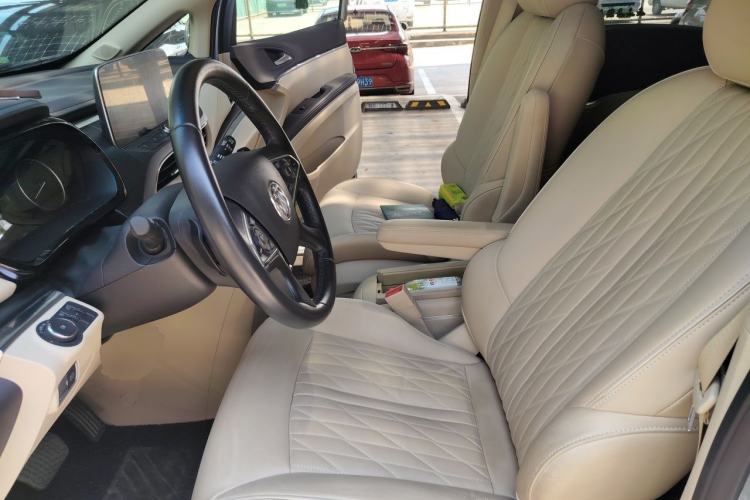 Used Buick GL8 2023 Facelifted Land Cruiser Executive Luxury Version Left Front Seat