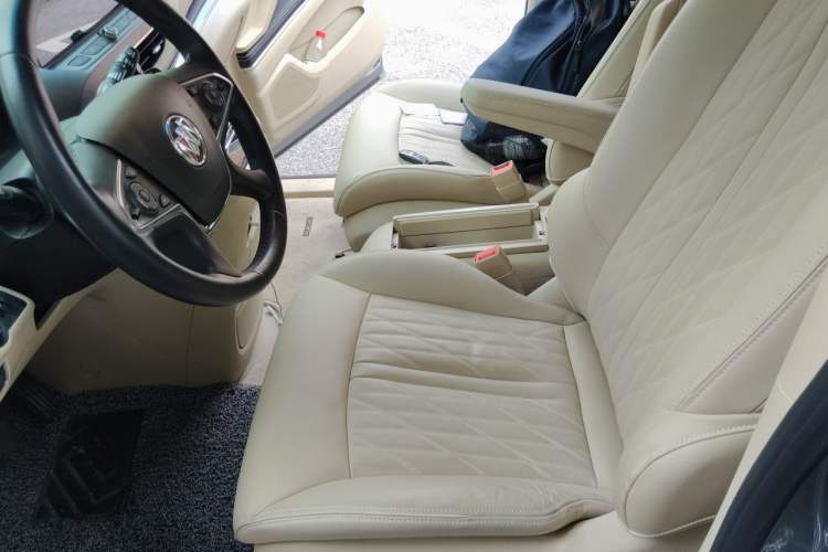 Used Buick GL8 2023 Facelifted Land Cruiser Executive Luxury Version Left Front Seat
