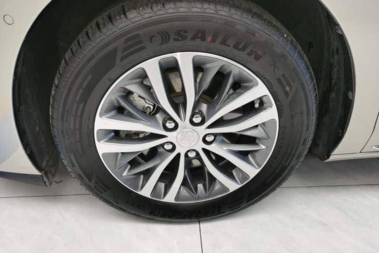 Used Buick GL8 2023 ES Lu Zun Deluxe Model Left Front Wheel Hub