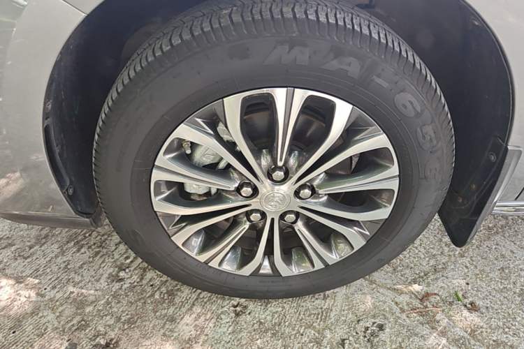 Used Buick GL8 2023 Land Executive Class Comfort Model Left Front Wheel Hub