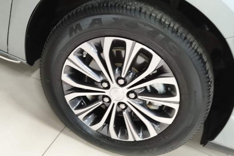 Used Buick GL8 2023 Land Executive Class Deluxe Model Left Front Wheel Hub
