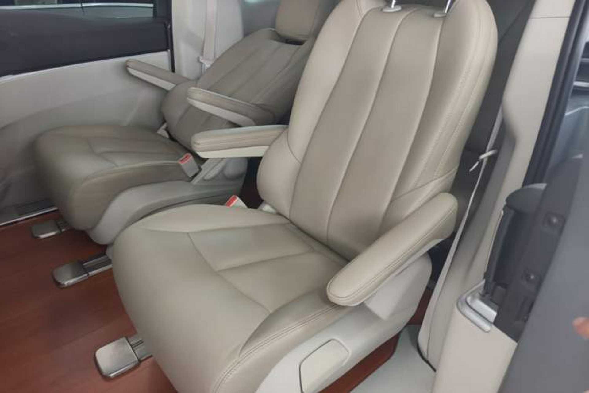 Used Buick GL8 2023 Land Executive Class Comfort Model Left Rear Seat