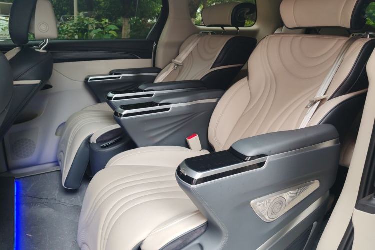 Used Buick GL8 2023 ES Lu Zun Comfort Model Left Rear Seat