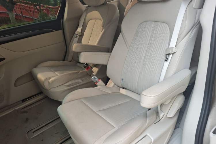 Used Buick GL8 2023 ES Lu Zun Comfort Model Left Rear Seat