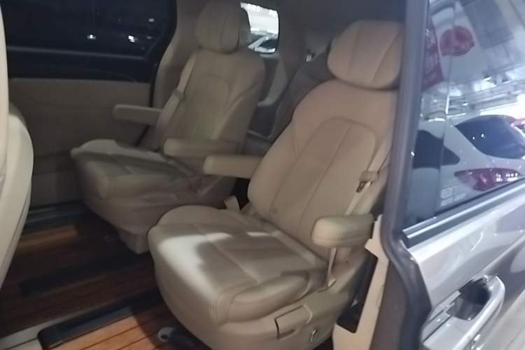 Used Buick GL8 2023 ES Lu Zun Deluxe Model Left Rear Seat