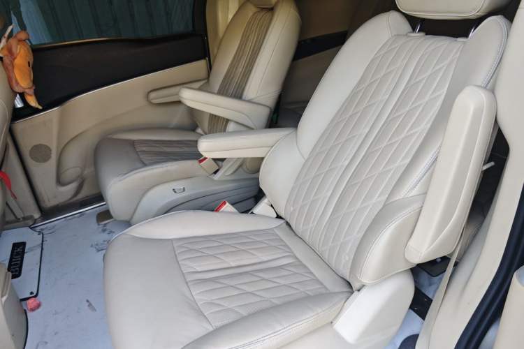 Used Buick GL8 2023 Land Business Class Smart Deluxe Model Left Rear Seat