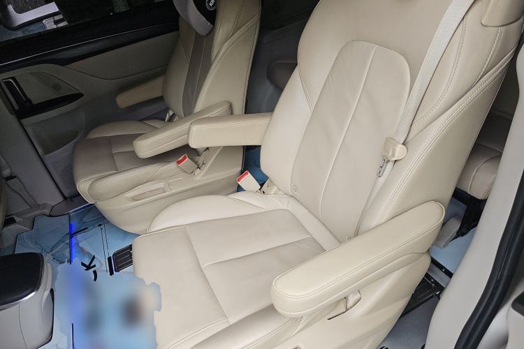 Used Buick GL8 2023 ES Lu Zun Comfort Model Left Rear Seat
