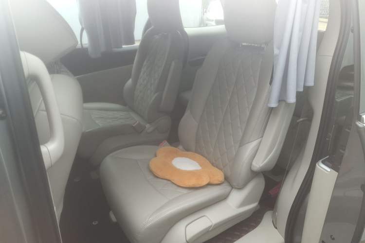 Used Buick GL8 2023 Land Executive Class Comfort Model Left Rear Seat