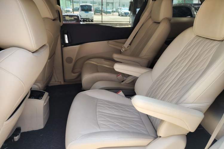 Used Buick GL8 2023 Facelifted Land Cruiser Executive Luxury Version Left Rear Seat