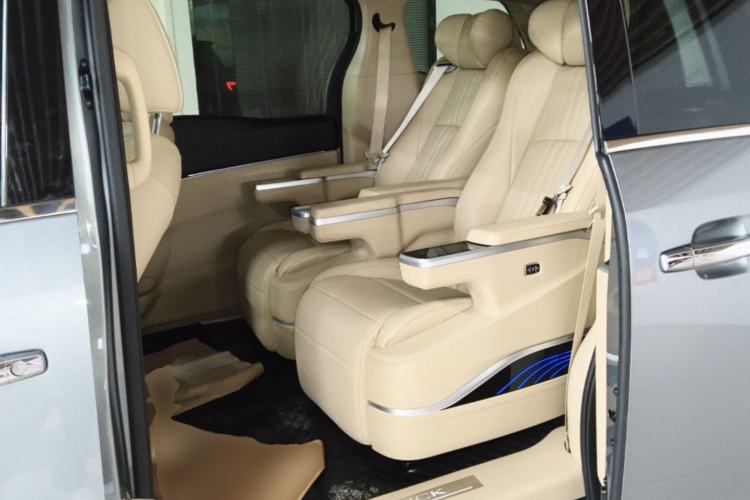 Used Buick GL8 2023 Land Executive Class Deluxe Model Left Rear Seat