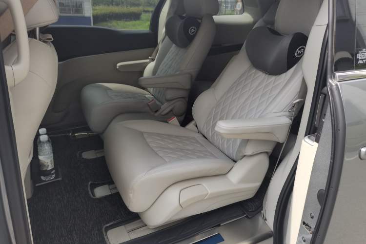 Used Buick GL8 2023 Land Executive Class Comfort Model Left Rear Seat