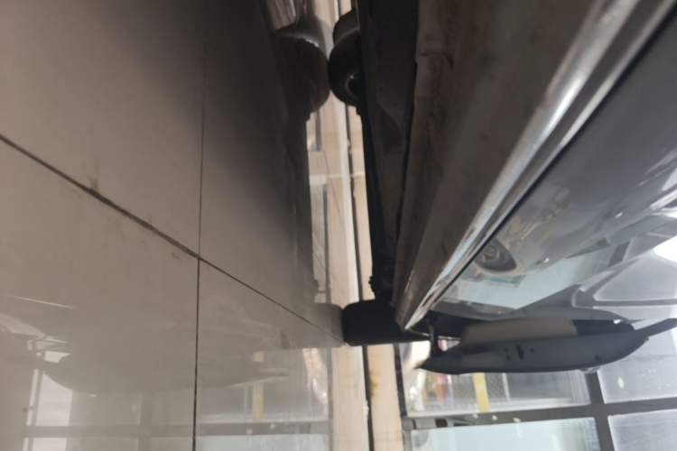 Used Buick GL8 2023 Land Executive Class Comfort Model Left Side Sill