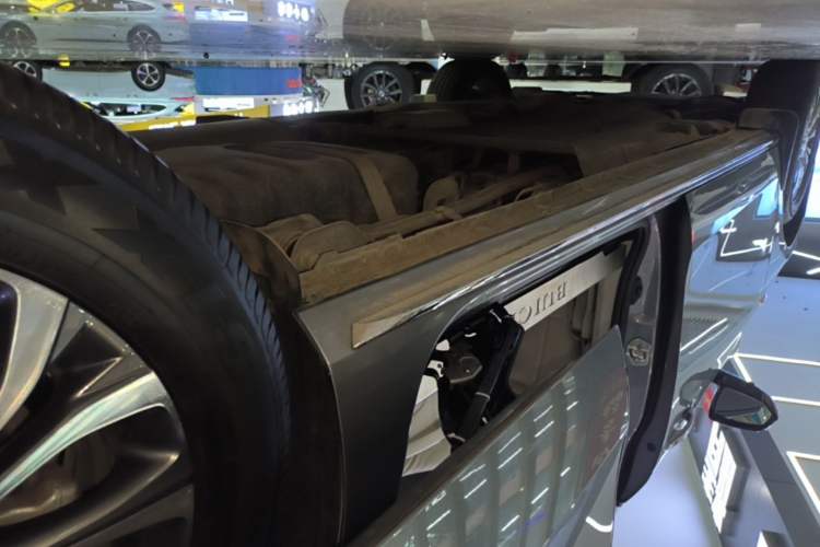 Used Buick GL8 2023 Land Executive Class Comfort Model Left Side Sill