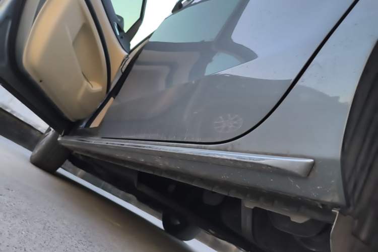 Used Buick GL8 2023 Facelifted Land Cruiser Executive Luxury Version Left Side Sill