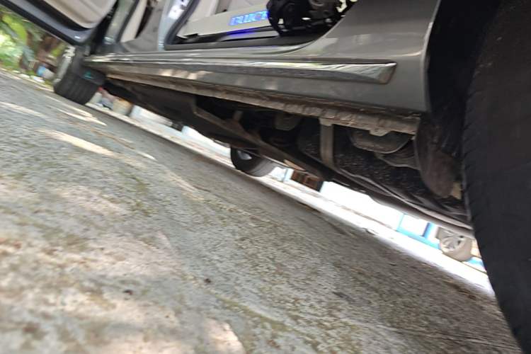 Used Buick GL8 2023 Land Executive Class Comfort Model Left Side Sill