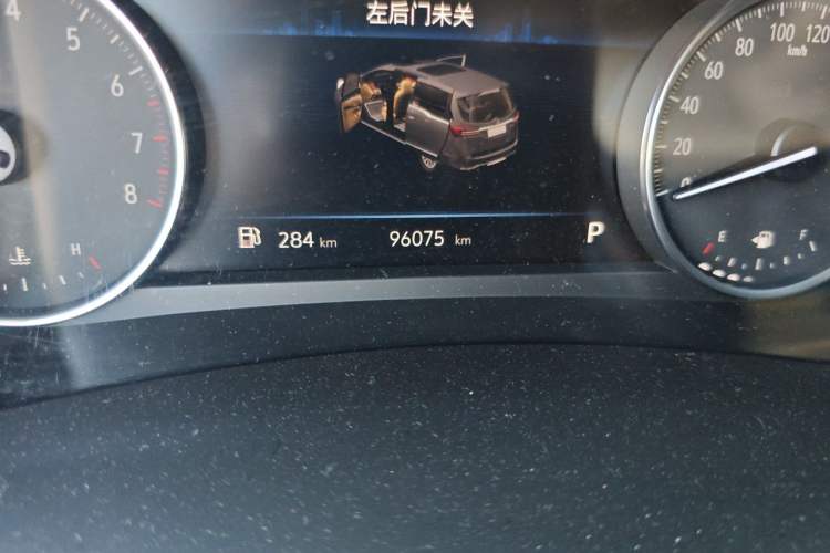 Used Buick GL8 2023 Land Business Class Smart Deluxe Model Odometer Close Up