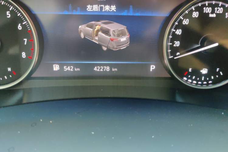 Used Buick GL8 2023 Facelifted Land Cruiser Executive Luxury Version Odometer Close Up