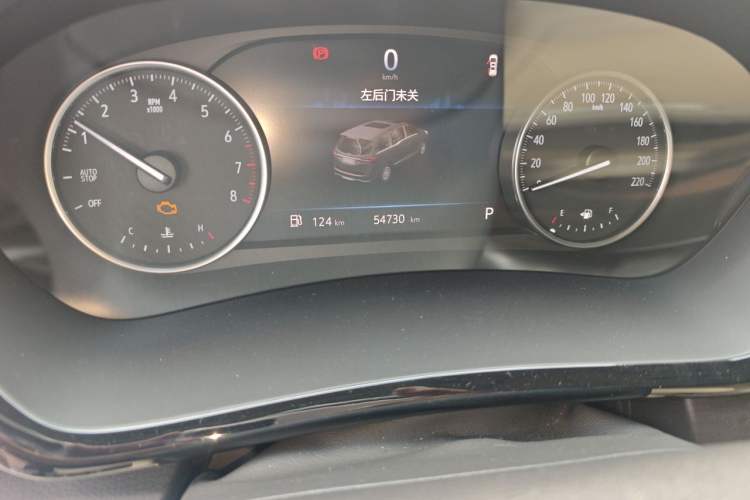 Used Buick GL8 2023 Land Business Class Smart Deluxe Model Odometer Close Up