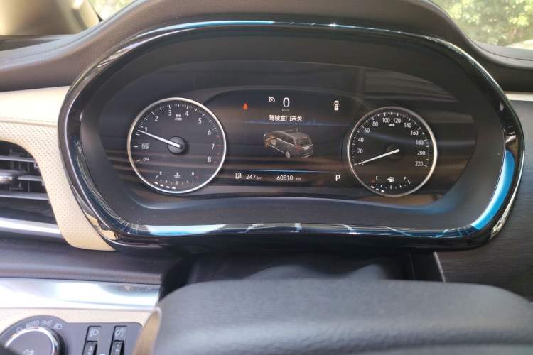 Used Buick GL8 2023 Facelifted Land Cruiser Executive Luxury Version Odometer Close Up