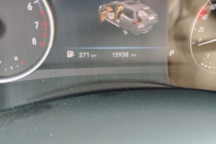 Used Buick GL8 2023 Facelifted Land Cruiser Executive Luxury Version Odometer Close Up