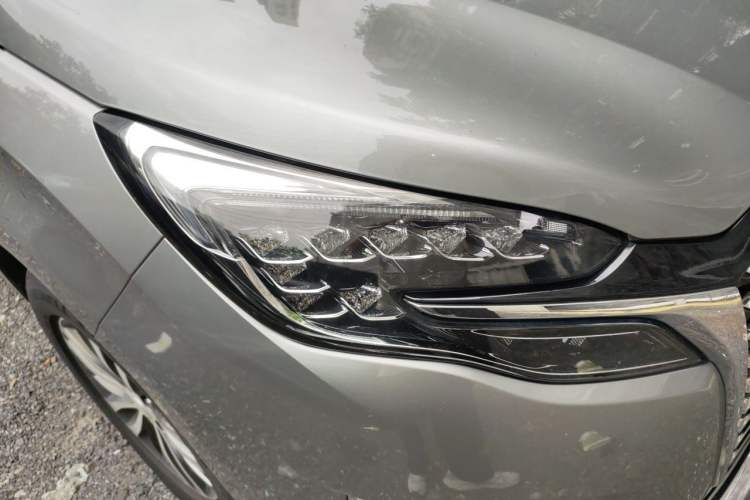 Used Buick GL8 2023 ES Lu Zun Comfort Model Right Front Headlight