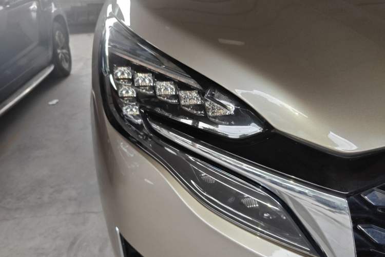 Used Buick GL8 2023 ES Lu Zun Deluxe Model Right Front Headlight