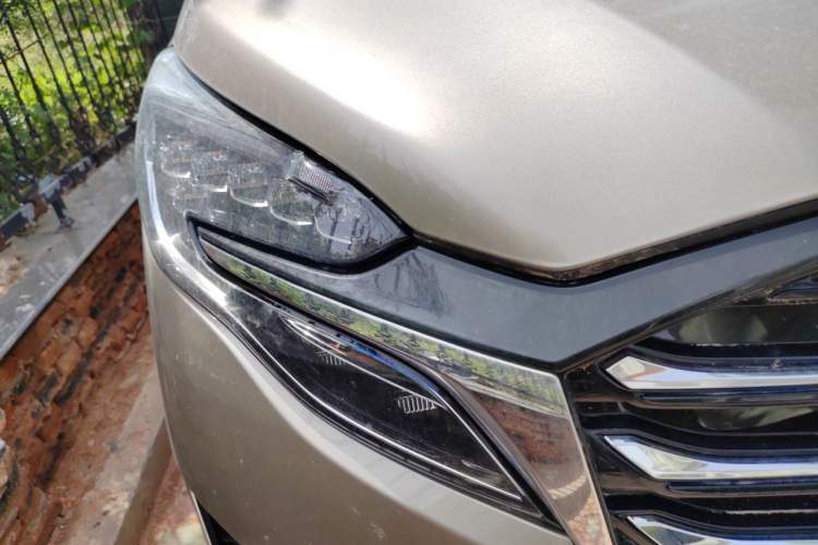 Used Buick GL8 2023 ES Lu Zun Deluxe Model Right Front Headlight