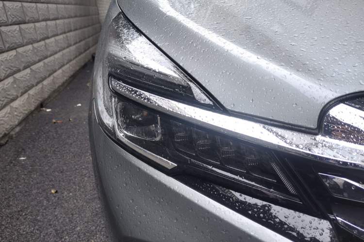 Used Buick GL8 2023 Facelifted Land Cruiser Executive Luxury Version Right Front Headlight