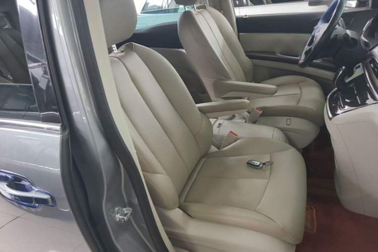 Used Buick GL8 2023 Land Executive Class Comfort Model Right Front Seat