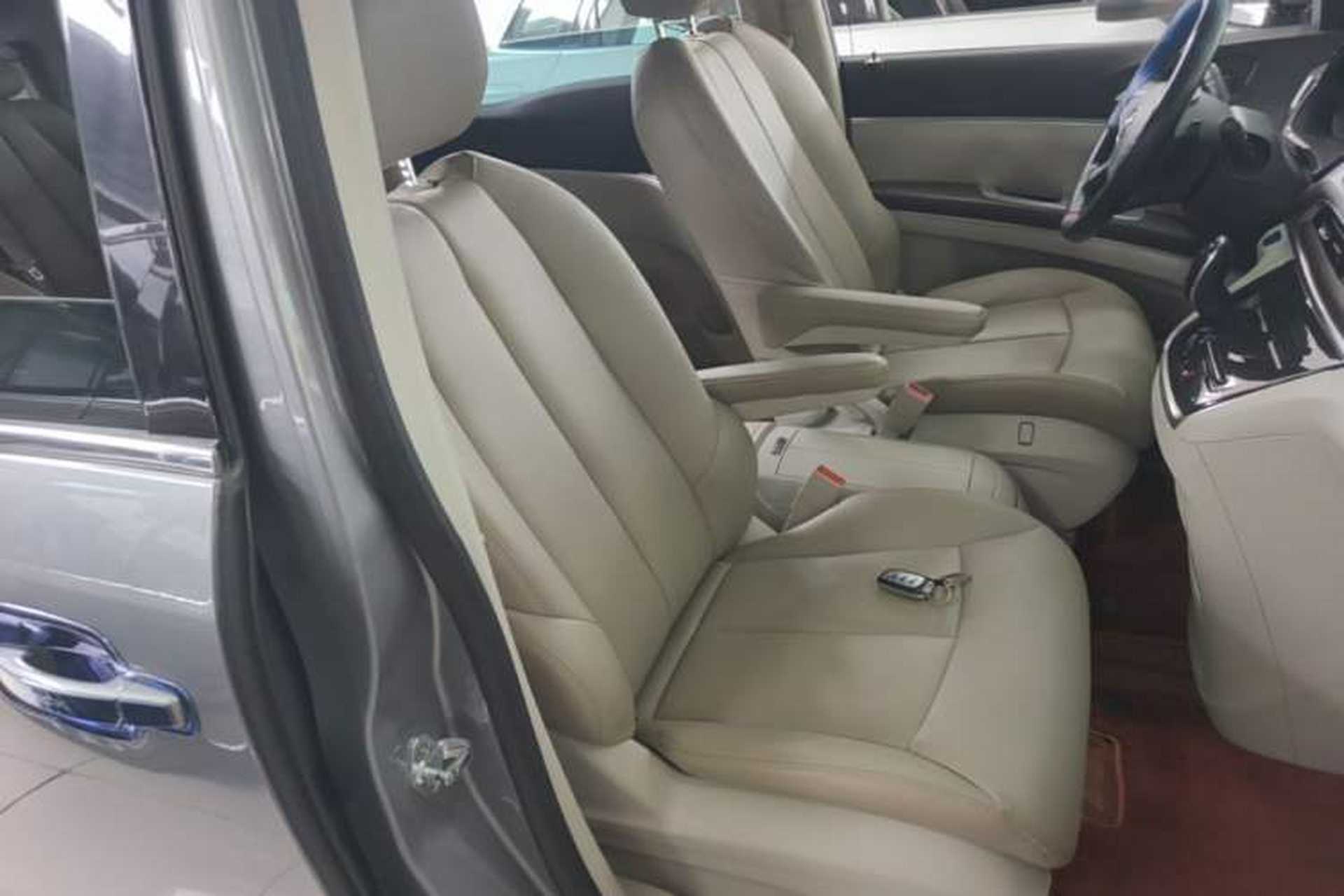 Used Buick GL8 2023 Land Executive Class Comfort Model Right Front Seat