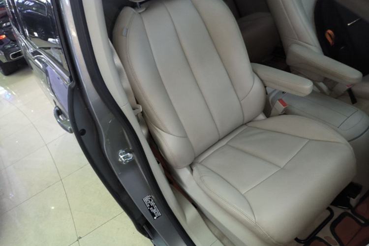 Used Buick GL8 2023 Land Executive Class Comfort Model Right Front Seat