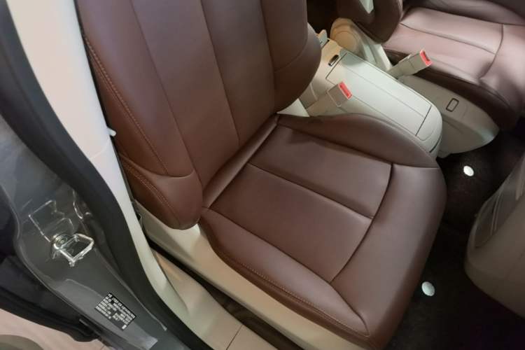 Used Buick GL8 2023 Land Executive Class Smart Enjoyment Model Right Front Seat