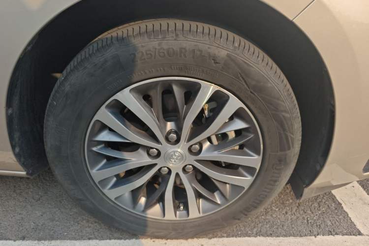 Used Buick GL8 2023 ES Lu Zun Comfort Model Right Front Wheel Hub
