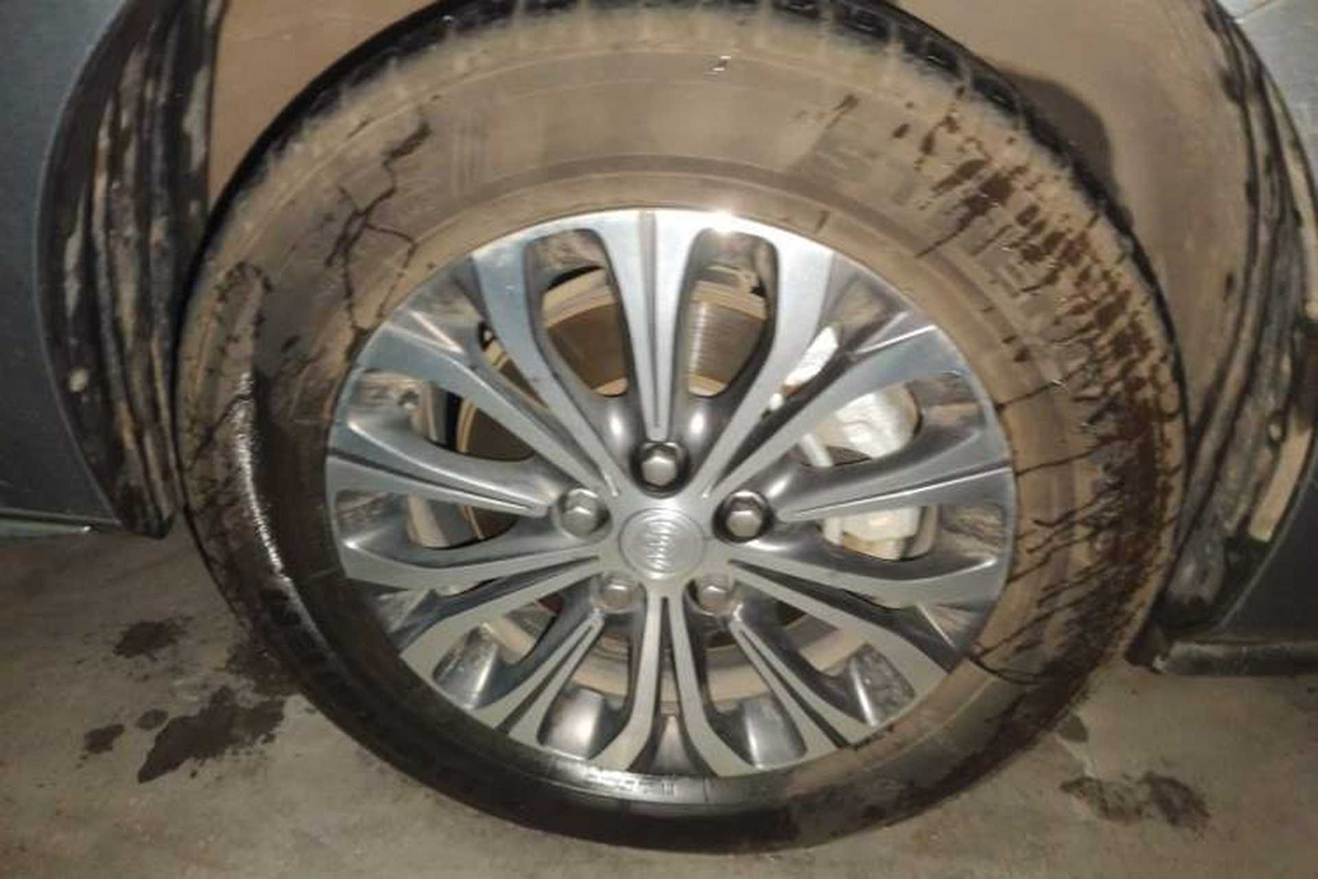 Used Buick GL8 2023 Facelifted Land Cruiser Executive Luxury Version Right Front Wheel Hub