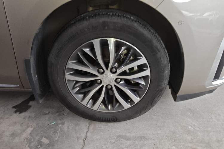 Used Buick GL8 2023 ES Lu Zun Deluxe Model Right Front Wheel Hub