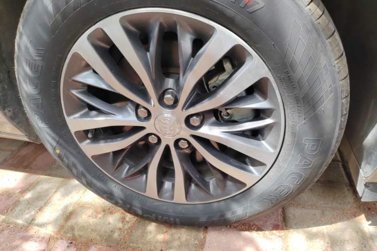 Used Buick GL8 2023 ES Lu Zun Deluxe Model Right Front Wheel Hub