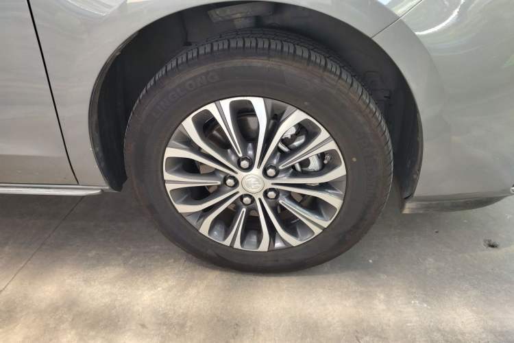 Used Buick GL8 2023 Facelifted Land Cruiser Executive Luxury Version Right Front Wheel Hub