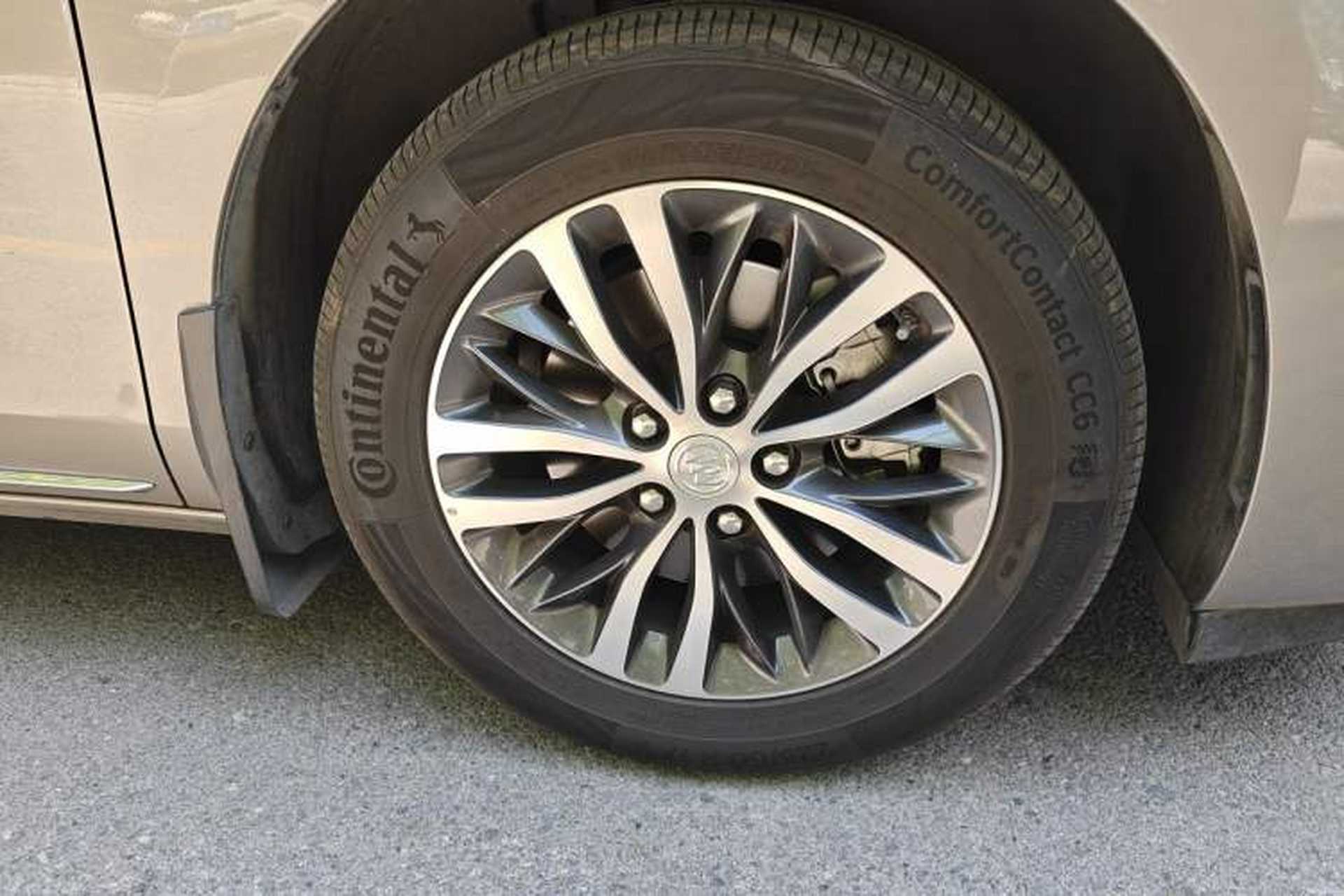Used Buick GL8 2023 ES Lu Zun Comfort Model Right Front Wheel Hub